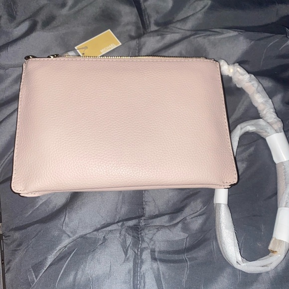 Light Pink Micheal Kor’s Purse !! - Picture 5 of 7